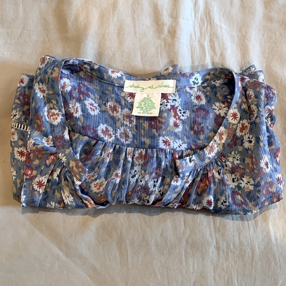 NWOT - Staring At Stars Sheer Flowy Blue Floral V-neck Blouse Size Small - Picture 15 of 15